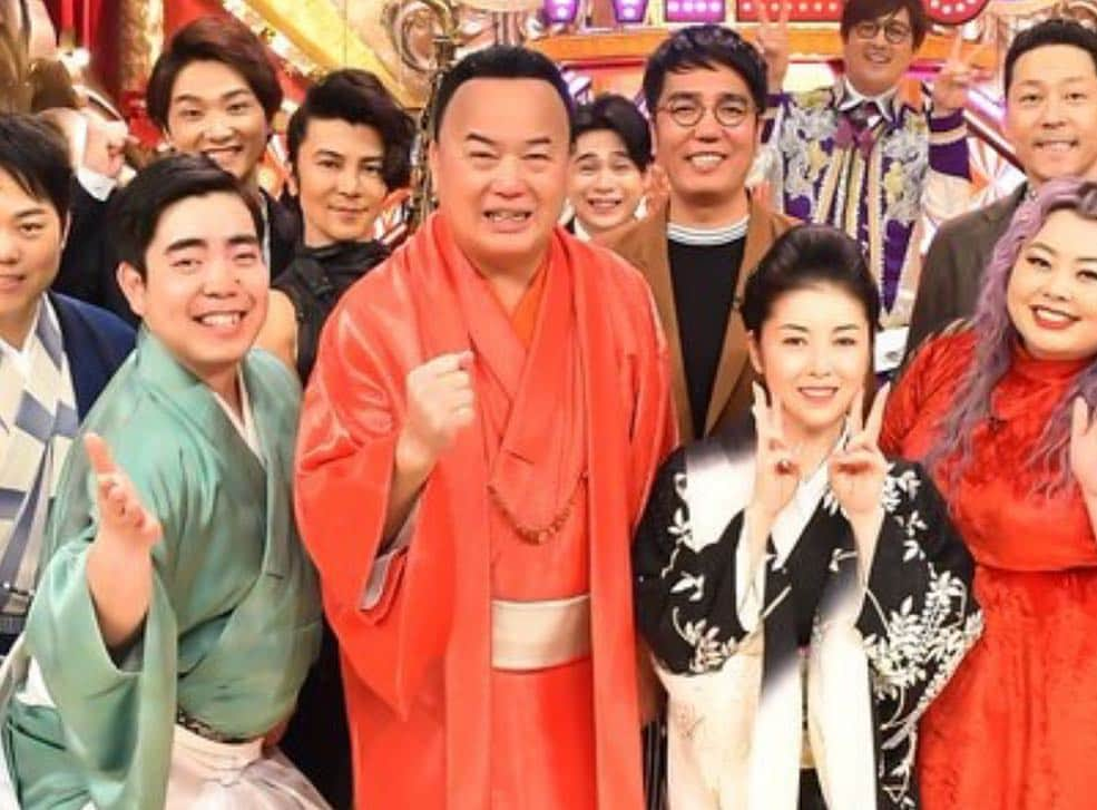 東野幸治さんのインスタグラム写真 - (東野幸治Instagram)「来週の火曜日放送の「演歌の乱」という番組の集合写真です。細川たかしさんと小木博明さんに挟まっているノブコブ吉村君が1番面白いです。」3月22日 22時42分 - higashinodesu