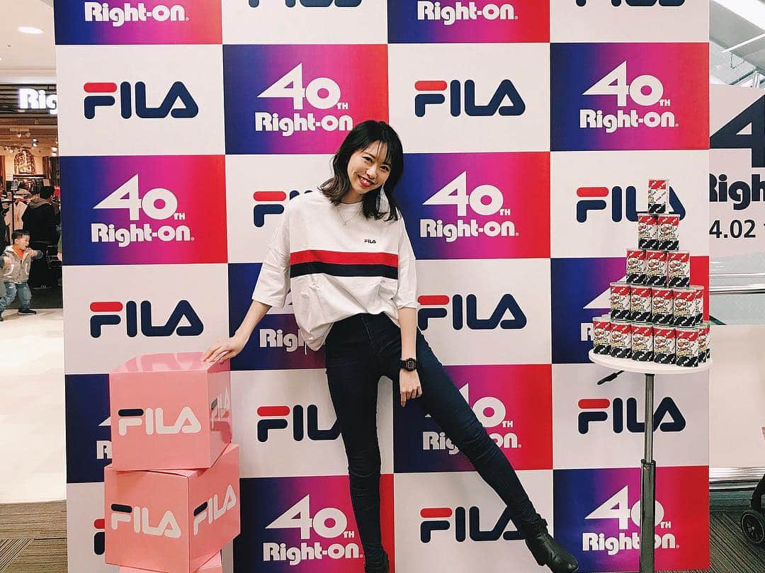 寺島茉里さんのインスタグラム写真 - (寺島茉里Instagram)「. ヨドバシ梅田 6Fで開催中の FILA × Right-on POP UP お邪魔してきました👖♥️ . サイズ感がめっちゃかわいい Tシャツを春夏に向けてGET🤗 色違いもかわいかったなぁ💭 . 4月2日までだそうなので 是非行ってみてください！ . #FILA #right_on40th #right_onヨドバシ梅田 #お洒落さんと繋がりたい #mari_outfit」3月22日 22時53分 - tera___1224