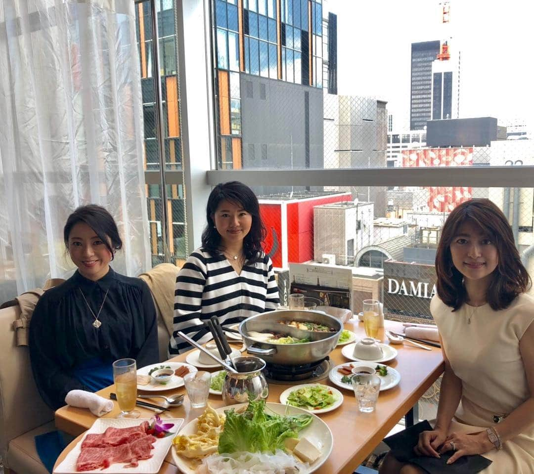 Hikari Noguchi 野口 光さんのインスタグラム写真 - (Hikari Noguchi 野口 光Instagram)「昨日はこちらの2人とランチ❤︎ @maiko201208 @ginzamilly  麻衣子ちゃんとうちの息子はもうすぐ小学生🌸えつこの息子くんはもうすぐ3年。早すぎる〜！火鍋を食べながらワイワイ🍽楽しかった！また近々😋 #天香回味 #火鍋 #銀座ランチ」3月22日 22時54分 - hikari_noguchi