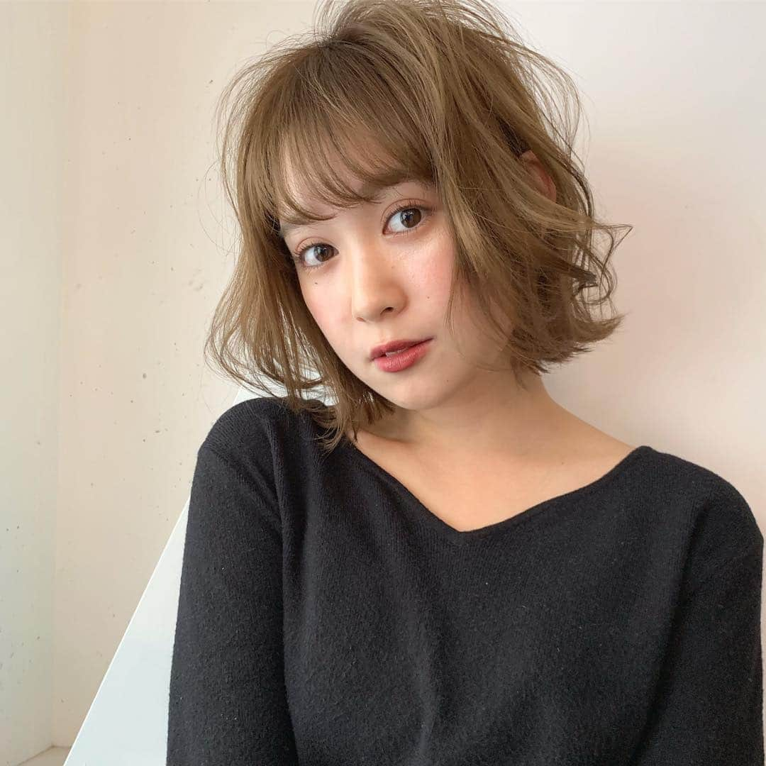 金内柊真さんのインスタグラム写真 - (金内柊真Instagram)「外ハネボブアレンジ💫 . . 質問がある方はコメント欄にてお願い致します✩ . . . @narumyyy_  @kaneuchi_toma  @album_hair  #撮影 #撮影モデル #サロンモデル #サロモ #ボブ #ボブアレンジ #ベージュカラー」3月22日 22時55分 - kaneuchi_toma