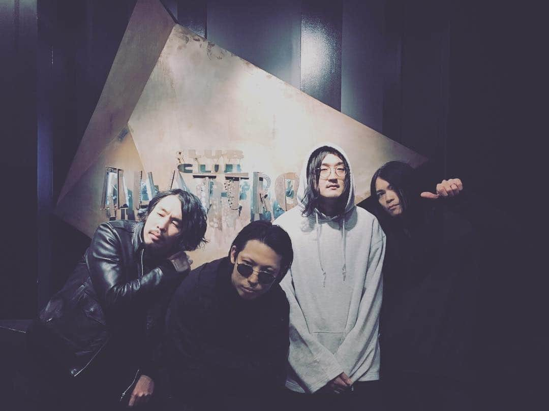 THE NOVEMBERSさんのインスタグラム写真 - (THE NOVEMBERSInstagram)「ツアー四本目、梅田クアトロ終了† #thenovembers  #angels  #osaka」3月22日 23時04分 - the_novembers