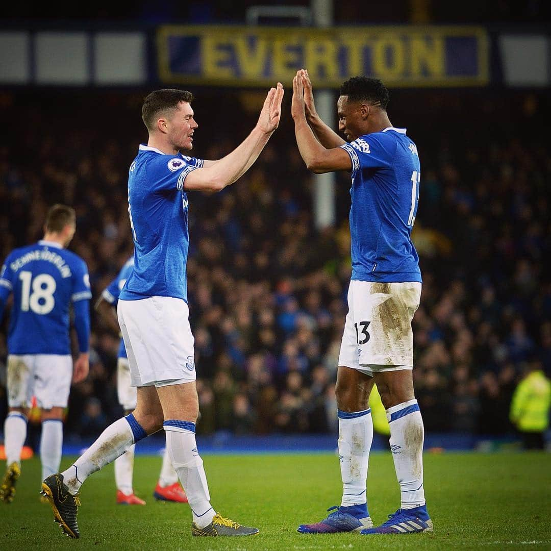 エヴァートンFCさんのインスタグラム写真 - (エヴァートンFCInstagram)「That weekend feeling... 🙌 • • • #everton #efc #coyb #friday #keane #mina #england #colombia #threelions #seleccioncolombia #cleansheet #goodisonpark #chelsea #eveche #fridayfeeling #pl」3月22日 23時04分 - everton