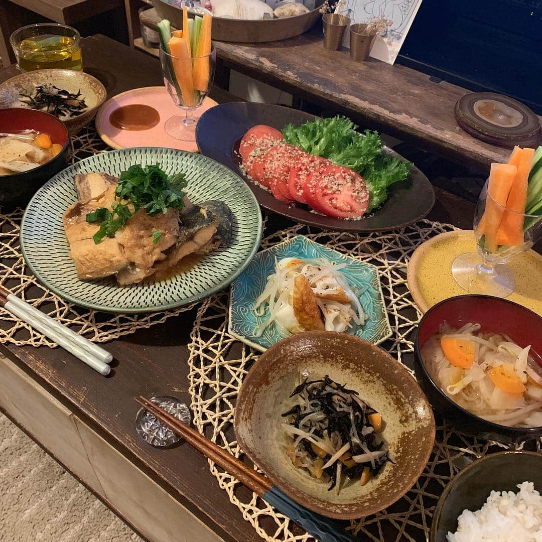 YU-U（工藤由布）さんのインスタグラム写真 - (YU-U（工藤由布）Instagram)「ほっこりu亭🍚#uごはんたち サバの味噌煮🐟味噌タレを煮詰めてみぞれ煮みたくしてみた🤗 根菜たっぷり味噌汁(🐷汁風の🐷なし🤫)」3月22日 23時07分 - nyan22u22nyan