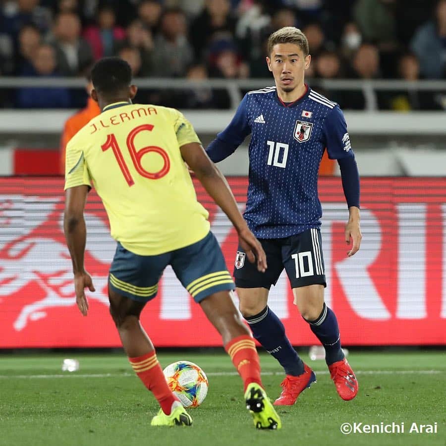 のインスタグラム：「. ＼#香川真司、結果へのこだわりを語る💬／ 「新体制で初めて出場した試合、結果がほしかった」と、試合後に悔しさをにじませるも、次戦での勝利を誓った。 (Photo:Kenichi Arai) . 🏆キリンチャレンジカップ2019 🆚#日本代表 0-1 #コロンビア代表 ⚽️#ファルカオ(64分/PK) . #soccer #football #jfa #daihyo #samuraiblue #japan #colombia #shinjikagawa #サッカー #フットボール #⚽️」
