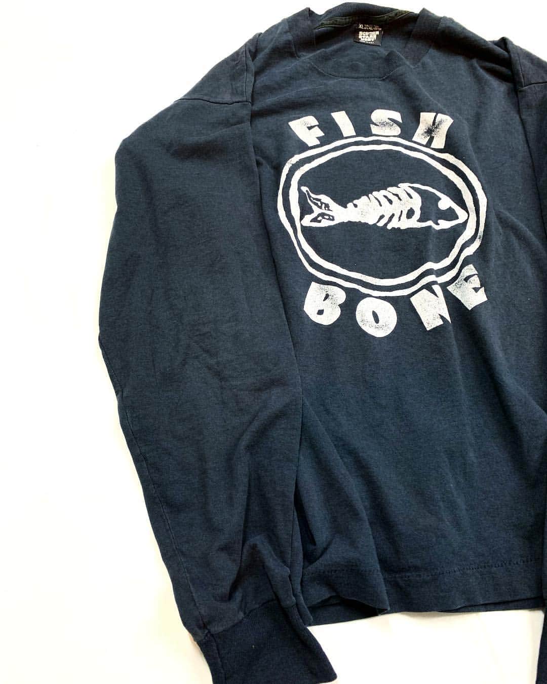 のインスタグラム：「JAMMRU 入荷オープンは3/23です！ 3/23 NEW ARRIVAL!! [#jammru_tee] 90's FISHBONE L/S Tee .  商品のお問い合わせは3/25月曜日以降お電話で承ります。 . #お問い合わせはお電話で承ります #jammru #osaka  #fashion  #streetstyle  #streetfashion  #vtg  #vintage  #used  #usedclothing  #古着 #古着屋 #ファッション #70s #80s #90s #vintageshirt#Tshirt#tee#vintagetshirt#rocktshirt#bandtshirt#fishbone」
