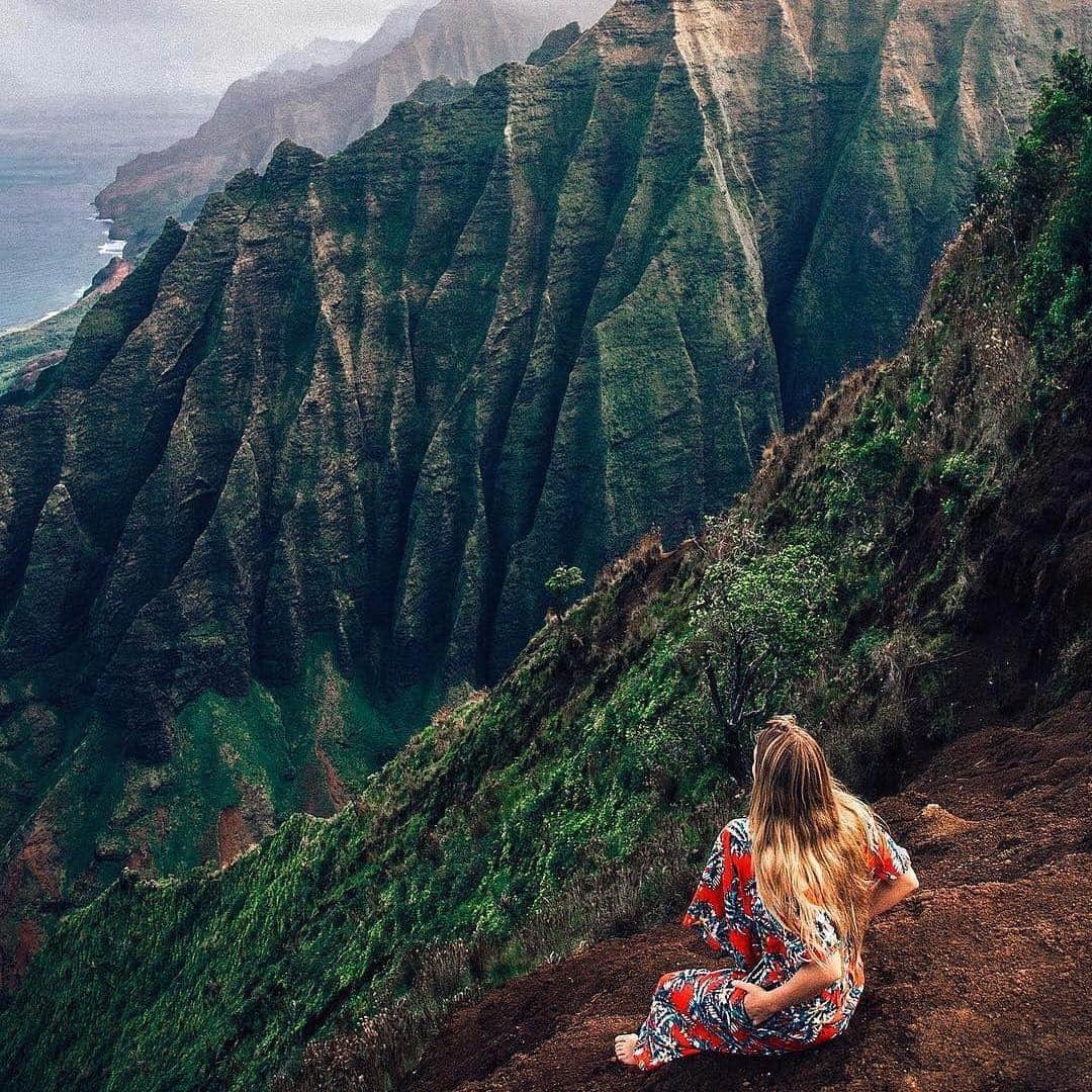 デルタ航空さんのインスタグラム写真 - (デルタ航空Instagram)「With 16 nonstop routes into #LIH, #OGG, #HNL and #KOA, your Hawaiian paradise is just around the clouds. ⠀⠀⠀⠀⠀⠀⠀⠀⠀ Photos: @mrndapnda, @the_traveldude, @adhamriazinia and @hmgtravelstheworld」3月22日 23時18分 - delta