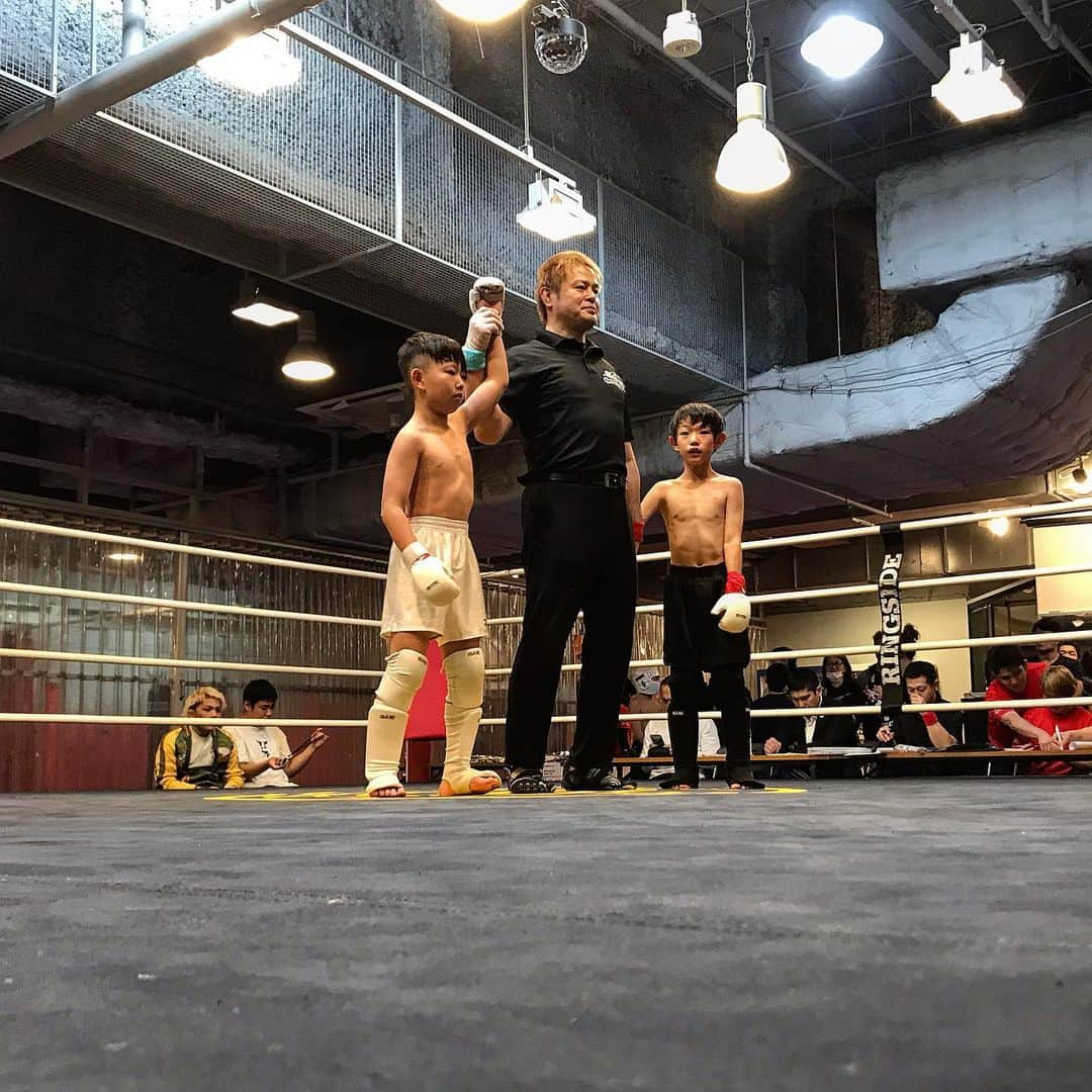 阿部裕幸さんのインスタグラム写真 - (阿部裕幸Instagram)「AACCキッズMMAチーム、キッズ修斗に3名出場‼️ グラップリングも修斗も大活躍😊 頑張りました👍🏻 AACC Kids MMA team, fight in Kids Shooto everyone is good!!!! #aacc #aaccmma #aacckids #aacckidsmma #mma #shooto #amatuershooto #aaccキッズ #キッズMMA #キッズ修斗 #アマチュア修斗 #grappling #グラップリング #tokyofreefight8 #東京フリーファイト8」3月22日 23時18分 - abeani111