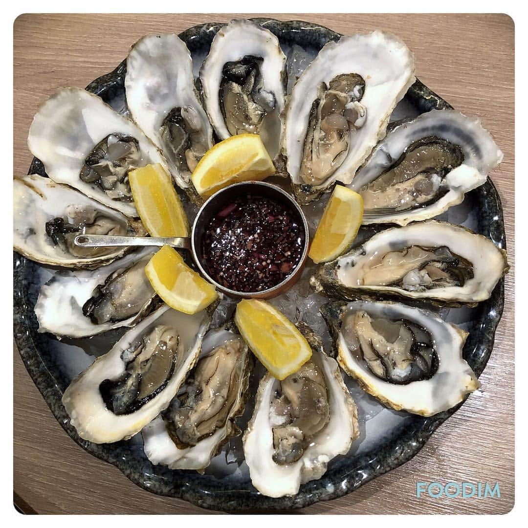 ナイジェラ・ローソンさんのインスタグラム写真 - (ナイジェラ・ローソンInstagram)「This time last week was downing dozens of gorgeous oysters (this is just platter no 1) at the Jetty restaurant in Chichester - with thanks to @jayrayner1 for the recommendation」3月22日 23時27分 - nigellalawson