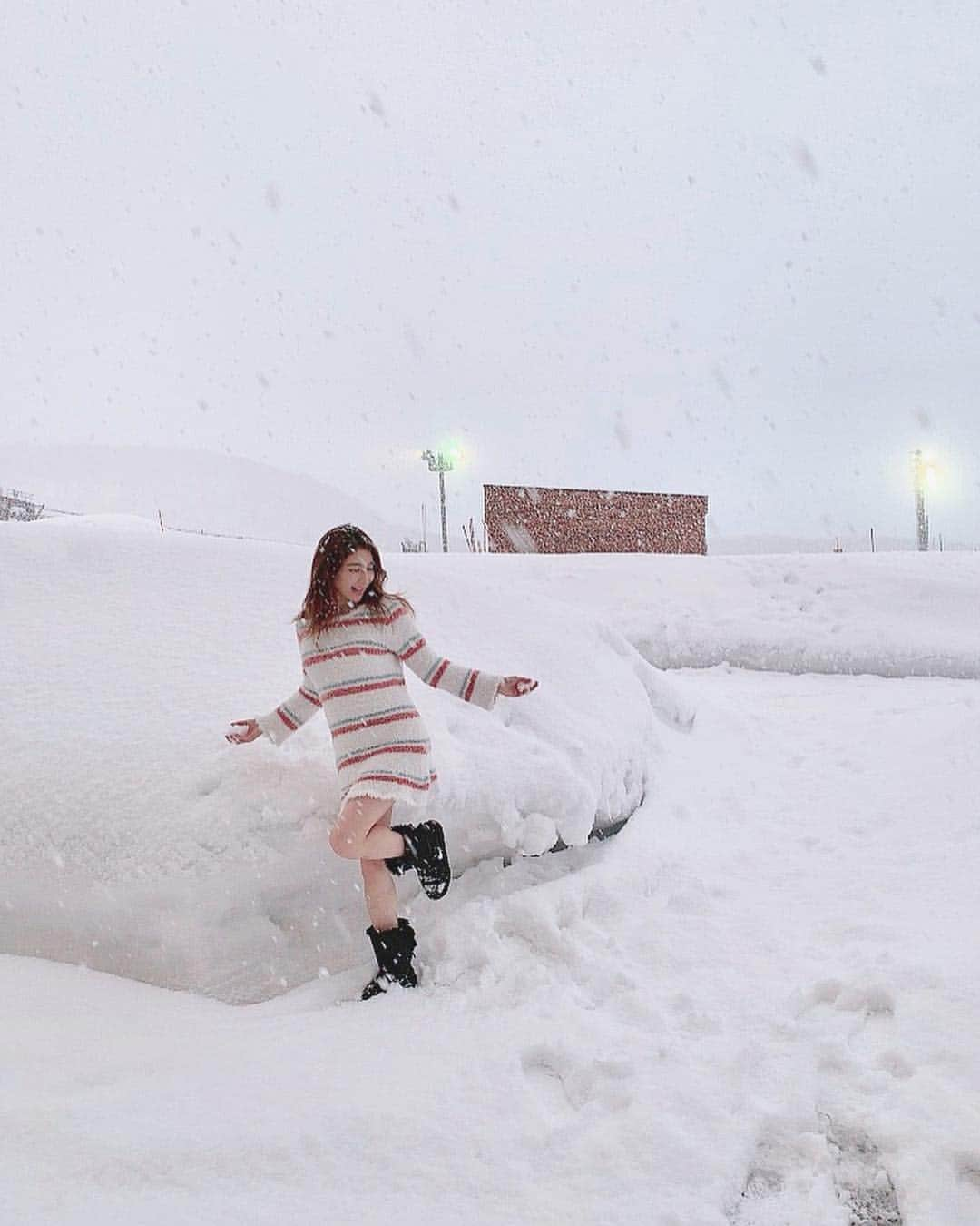 亜里沙さんのインスタグラム写真 - (亜里沙Instagram)「Playing with snow⛄️♡」3月22日 23時28分 - alisa_0302