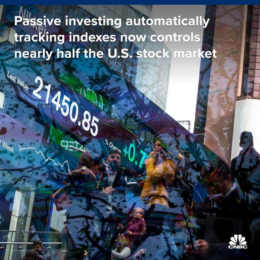 のインスタグラム：「As more investors move away from stock-pickers and move toward index funds, passive investing has now taken over nearly half the stock market.⁣ ⁣ Passive management now accounts for 45% of all assets for U.S. stock-based funds. That's up from just around 25% a decade ago.⁣ ⁣ Critics of the index funds say they are too susceptible to the changes in a few market-moving stocks, virtually guaranteeing that investors won't generate alpha, while also potentially posing liquidity risks in times of market stress.⁣ ⁣ But despite the naysayers, passive investing is making  inroads. ⁣ ⁣ You can read more, at the link in bio.⁣ ⁣ *⁣ *⁣ *⁣ *⁣ *⁣ *⁣ *⁣ *⁣ ⁣ #StockMarket #Stocks #Dollar #USD #Business #MarketData #Data #Investing #Portfolio #TraderTalk #Money #Trading #Wealth #WallStreet #WallSt  #PassiveInvesting #BusinessNews #CNBC」