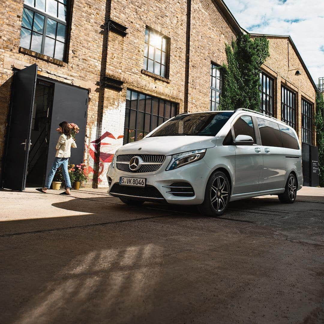 メルセデス・ベンツさんのインスタグラム写真 - (メルセデス・ベンツInstagram)「Freedom is calling you. Answer the call with the new V-Class. Make your Move.  #MakeYourMove #VClass #MBVans #mercedesbenz #mercedes #benz」3月22日 23時24分 - mercedesbenz