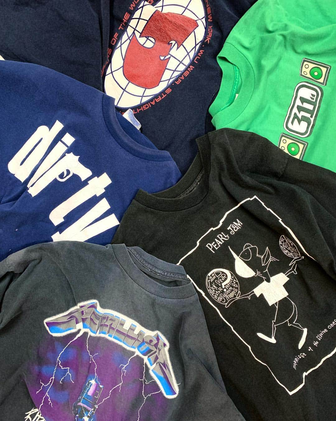 のインスタグラム：「JAMMRU 入荷オープンは3/23です！ 3/23 NEW ARRIVAL!! [#jammru_tee] .  商品のお問い合わせは3/25月曜日以降お電話で承ります。 . #お問い合わせはお電話で承ります #jammru #osaka  #fashion  #streetstyle  #streetfashion  #vtg  #vintage  #used  #usedclothing  #古着 #古着屋 #ファッション #70s #80s #90s #vintageshirt#Tshirt#tee#vintagetshirt#rocktshirt#bandtshirt」