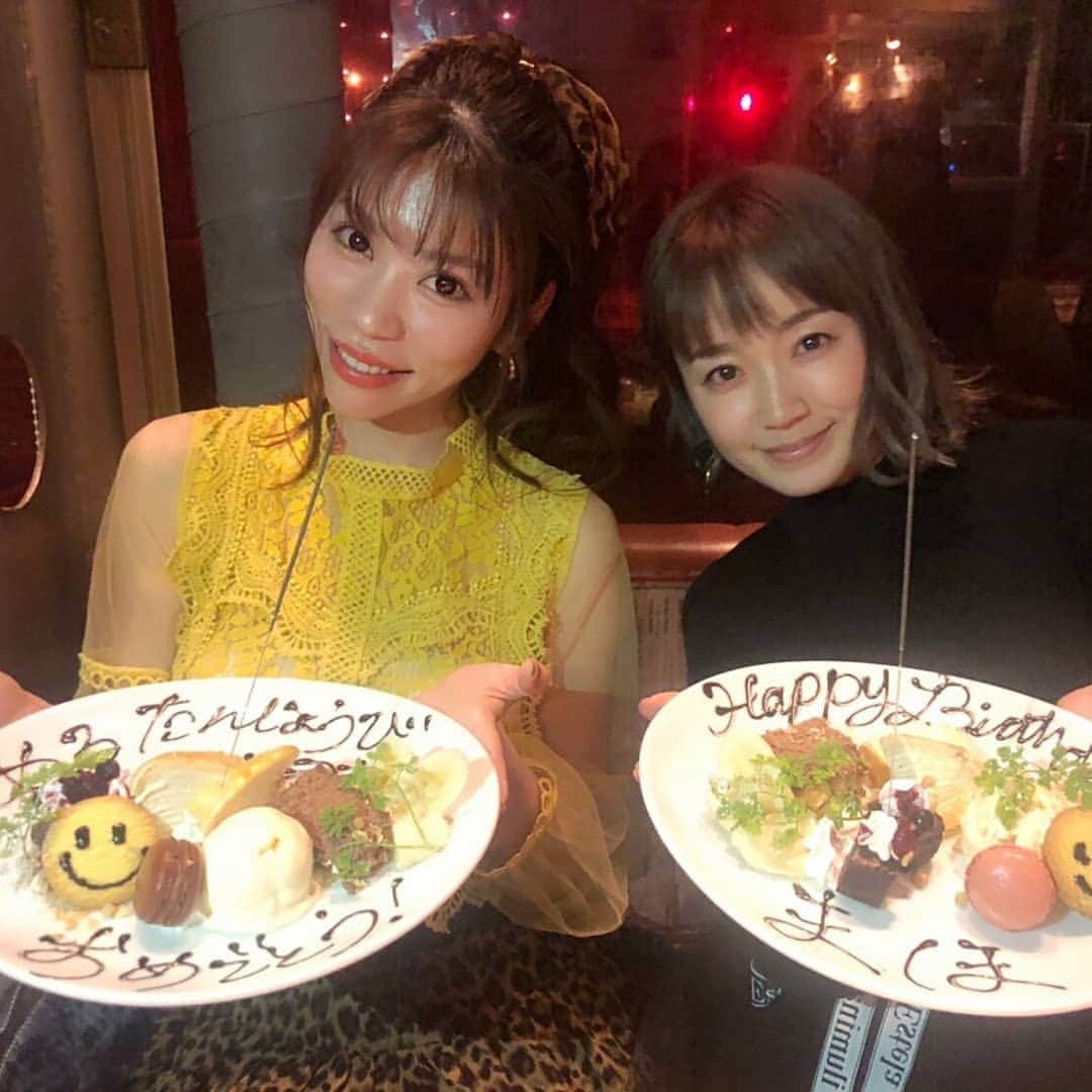 雨宮めるさんのインスタグラム写真 - (雨宮めるInstagram)「毎回このお誕生日会が楽しみ♡ #誕生日会 #birthdayparty #ドレスコード は #アニマル柄 #アニマル柄コーデ #と言えば #大体 #ヒョウ柄 #ヒョウ柄コーデ #ひとりだけ #ゼブラ柄 #いつめん #ilchanticafe #chanti #デザートプレート」3月22日 23時32分 - amamiya_melty