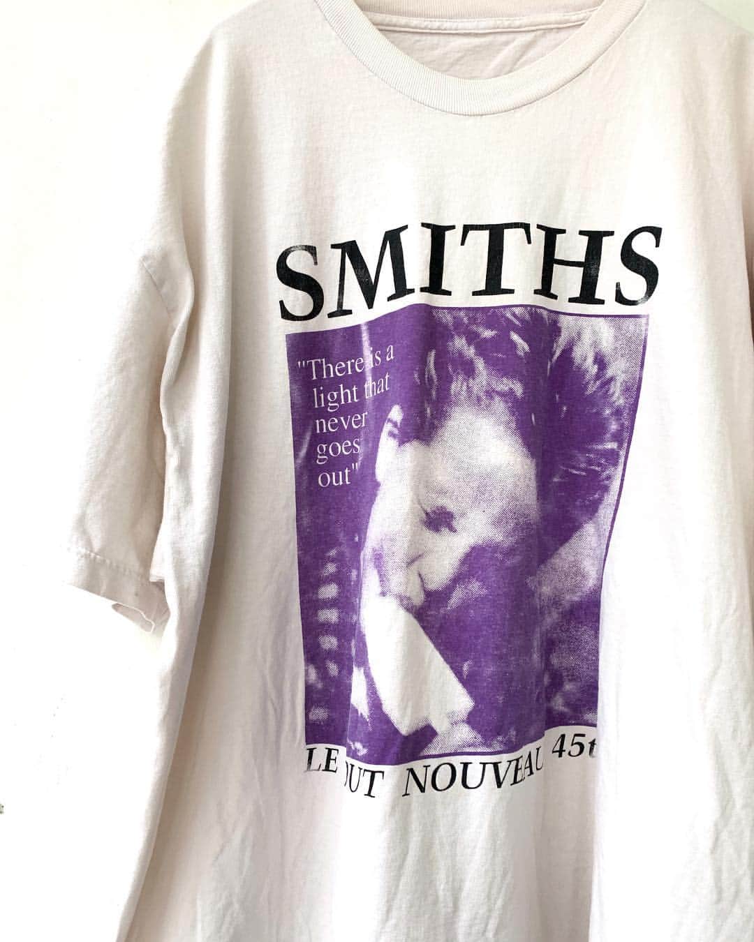 のインスタグラム：「JAMMRU 入荷オープンは3/23です！ 3/23 NEW ARRIVAL!! [#jammru_tee] THE SMITHS .  商品のお問い合わせは3/25月曜日以降お電話で承ります。 . #お問い合わせはお電話で承ります #jammru #osaka  #fashion  #streetstyle  #streetfashion  #vtg  #vintage  #used  #usedclothing  #古着 #古着屋 #ファッション #70s #80s #90s #vintageshirt#Tshirt#tee#vintagetshirt#rocktshirt#bandtshirt#thesmiths」