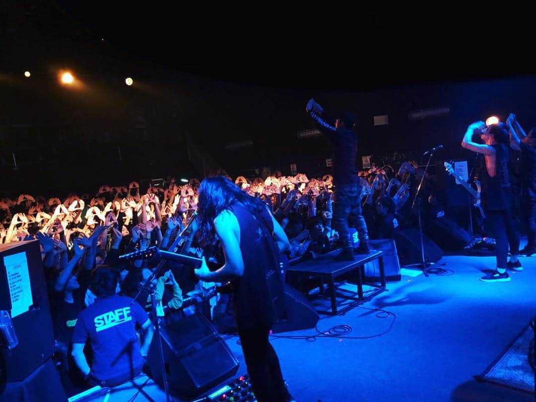 のインスタグラム：「Thank you @hey_smith_japan & Madowaku Hamamatsu!  Hope to see you guys on 5/12 Umber Shizuoka “HELIX ONEMAN TOUR 2019 Season 2”  #CrystalLake #HeySmith」