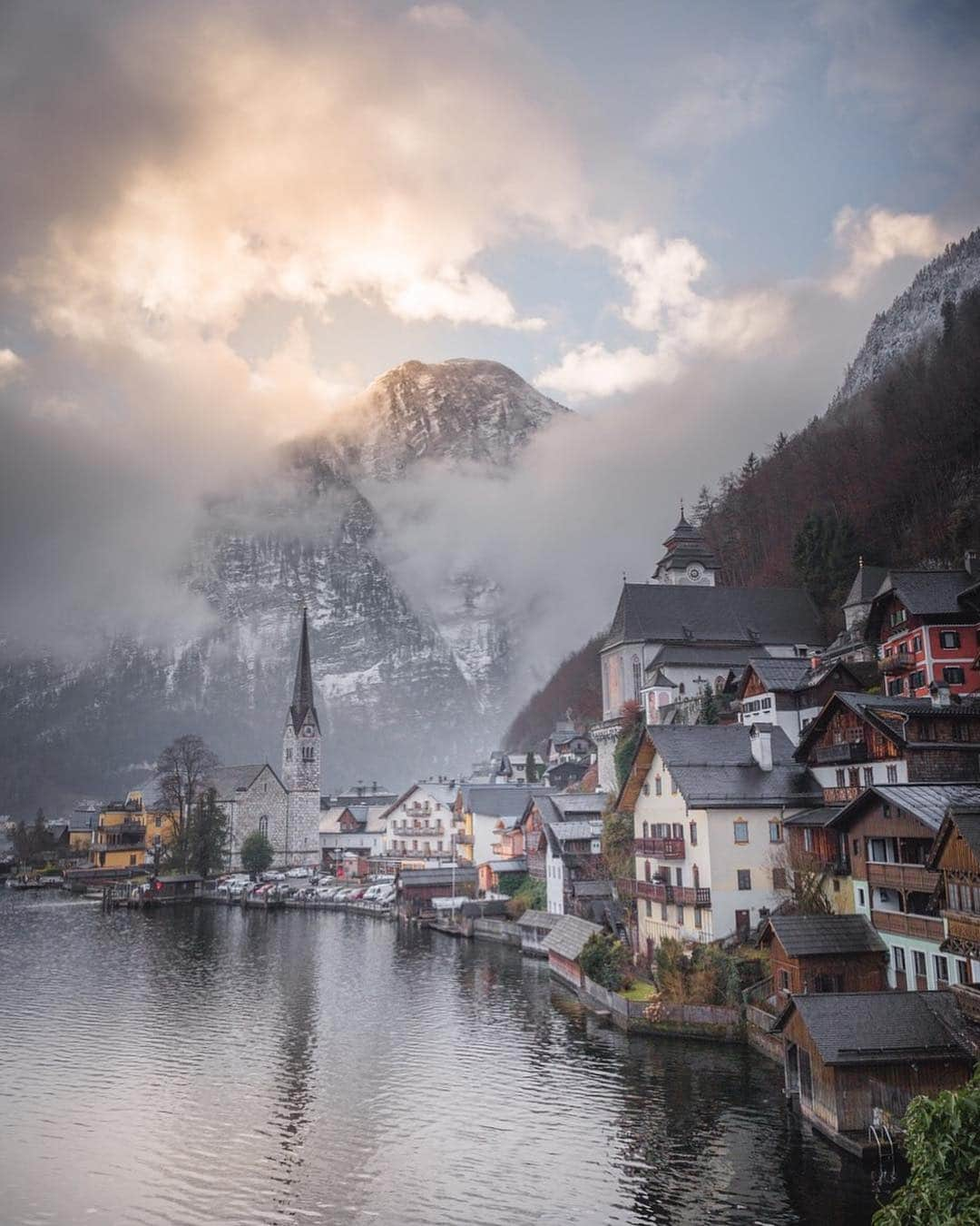 Canon Photographyさんのインスタグラム写真 - (Canon PhotographyInstagram)「Hallstatt is one of those towns that never cease to amaze! Check out @steffeneisenacher for more stunning landscapes and night photography!」3月22日 23時54分 - cpcollectives