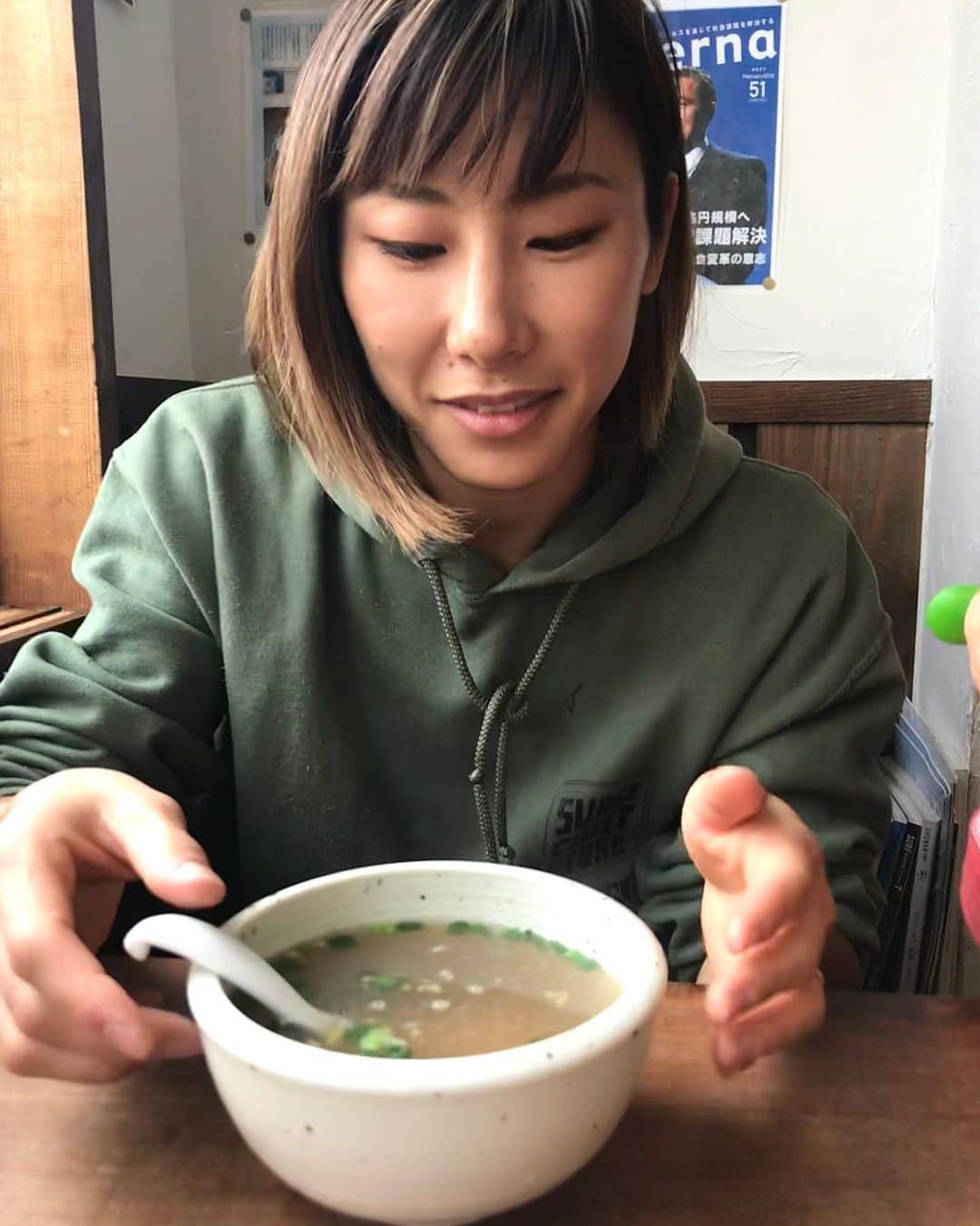 阿部裕幸さんのインスタグラム写真 - (阿部裕幸Instagram)「練習前にマスターから特製パワースープいただきました😊 ありがとう🙏🏻 明日は計量☝🏻 Awanouta special power soup!!!! Thank you!  @megumilk0623 @awanouta  #awanouta #ramen #organicramen #ラーメン #オーガニックラーメン #shichirigahama #七里ヶ浜 #kamakura #鎌倉 #megumisugimoto #杉本恵」3月22日 23時46分 - abeani111
