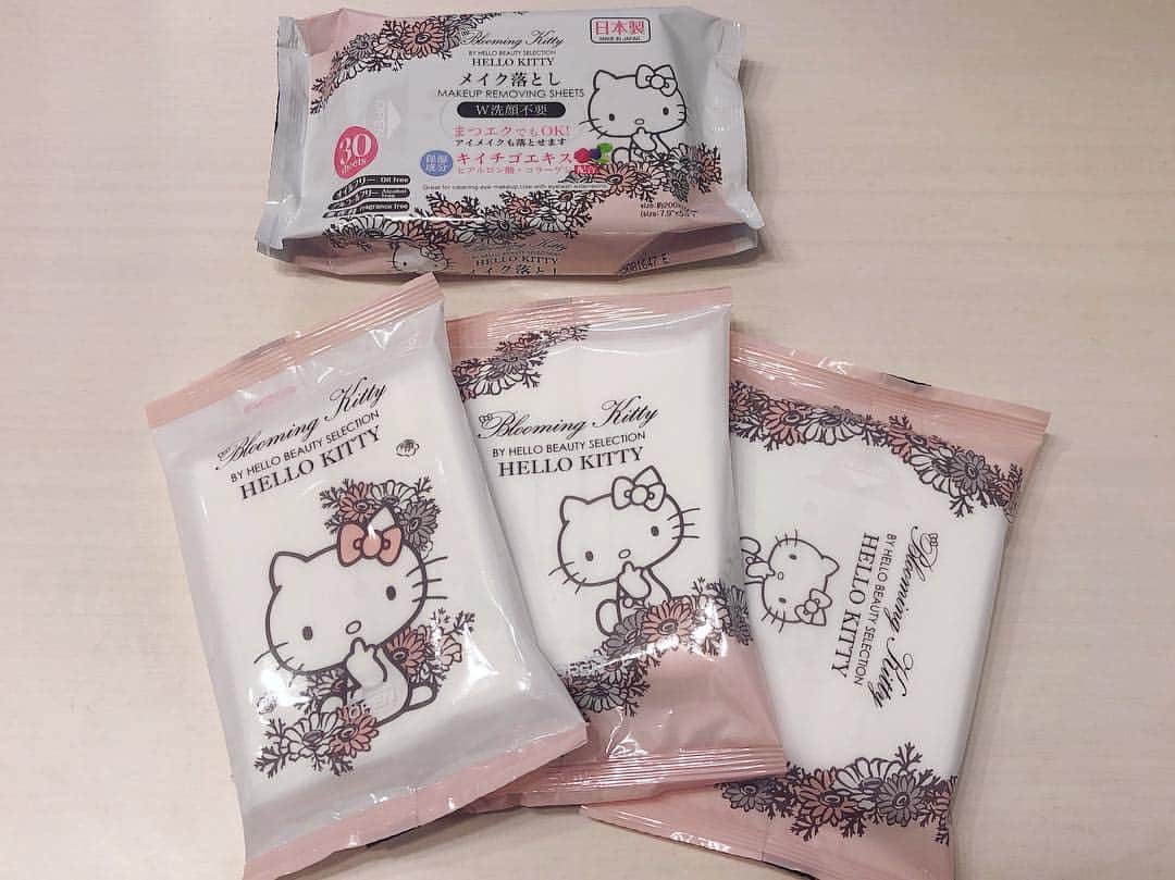 のインスタグラム：「メイク落としと除菌ウエットティッシュ(´-`) #ハローキティ #サンリオ #キティラー #キティ活 #100均 #ダイソー #HelloKitty #Sanrio #HelloKittyLover」