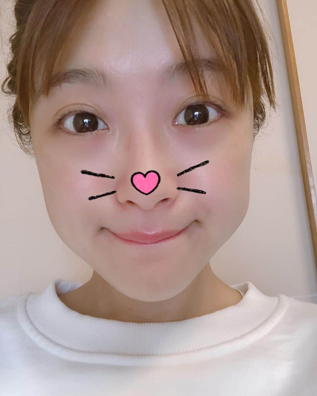 鈴木奈々さんのインスタグラム写真 - (鈴木奈々Instagram)「今日は休みだったので、 スッピンで過ごしました♡♡♡ カラコンは入ってます(^-^) 家族でランチ行って、 イオンに行って、 夜ご飯は実家で、 カレーを食べましたー！！ 充実した休日になりました(^-^) 皆さんオヤスミナサイ♡♡♡ ゆっくり休んでください(o^^o) #スッピン #カラコンあり #休日の過ごし方」3月22日 23時53分 - nana_suzuki79