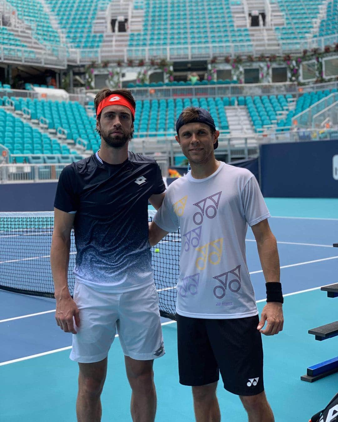 ラドゥ・アルボットさんのインスタグラム写真 - (ラドゥ・アルボットInstagram)「Preparing for doubles with my serious partner @nikolozbasilashvili . Come watch us at @miamiopen  #doubles #tennis #matchday #comesupport #yonex #miamiopen」3月22日 23時58分 - radu.albot11