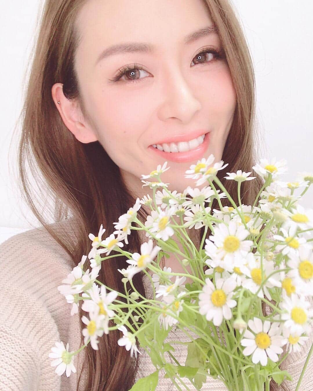 新立美香のインスタグラム：「#mybirthday #29 #level29  同じく3月23日が誕生日の皆様おめでとうございます😌✨ お互い素敵な1年でありますように💕  #happy #happybirthday #両親にありがとうの日 #20代最後の誕生日 #平成最後の誕生日 #🤣 #🎂 #🎉 #💝」