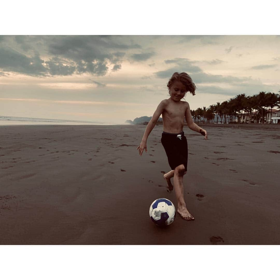 アビゲイル・スペンサーさんのインスタグラム写真 - (アビゲイル・スペンサーInstagram)「⚽️.」3月23日 0時06分 - abigailspencer