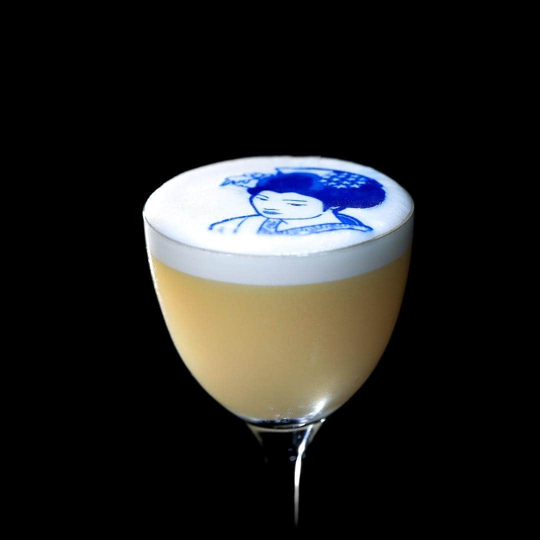 ゴードン・ラムゼイさんのインスタグラム写真 - (ゴードン・ラムゼイInstagram)「Now that's what I call a cocktail ! The White Geisha will be launching at @luckycatbygordonramsay.....coming soon ! Gx #LuckyCatMayfair」3月23日 0時14分 - gordongram