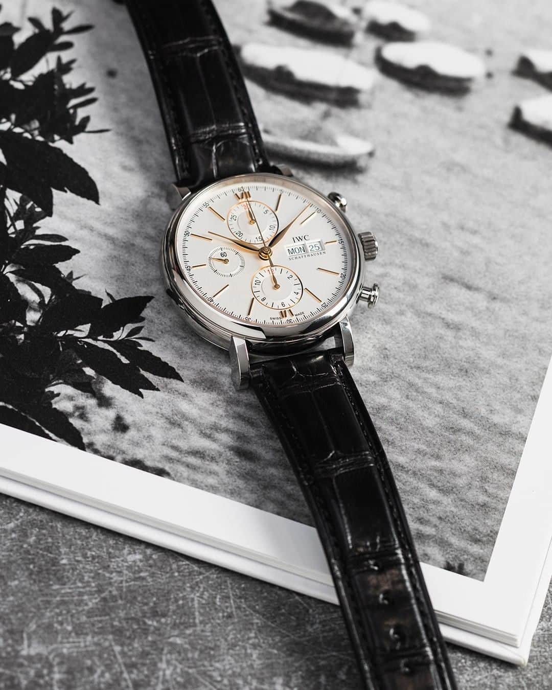 IWCさんのインスタグラム写真 - (IWCInstagram)「Good taste isn’t always black and white. Though in this case, it most certainly is. Pictured: the Portofino Chronograph. (Ref. IW391022) #IWCPortofino」3月23日 0時15分 - iwcwatches
