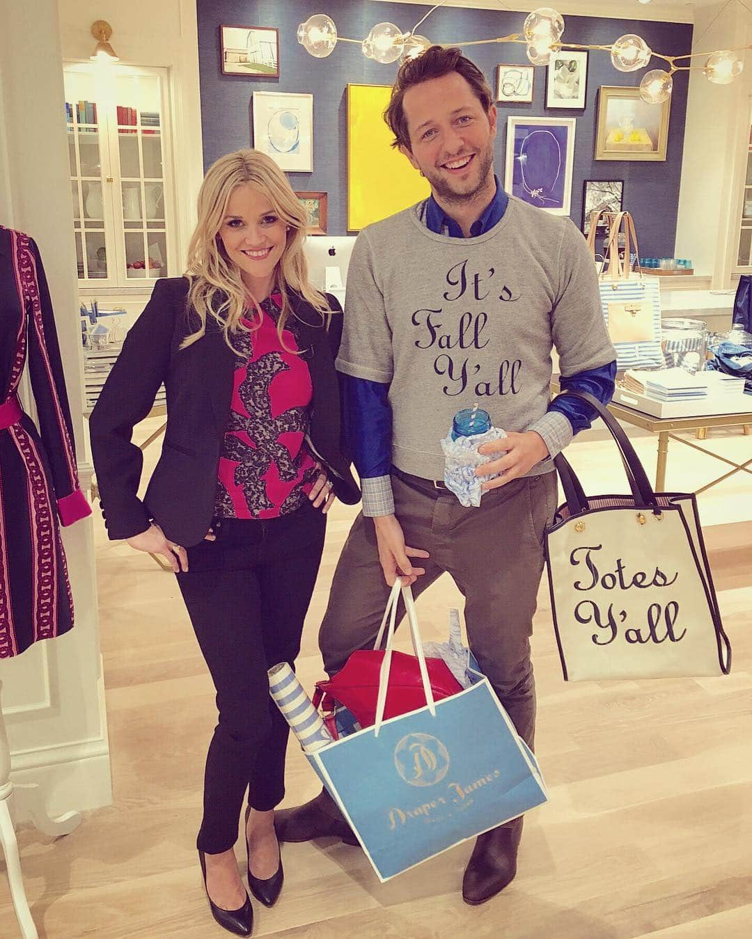 デレク・ブラスバーグさんのインスタグラム写真 - (デレク・ブラスバーグInstagram)「Five years ago @reesewitherspoon took me to Nashville and drowned me in sweet tea and @draperjames merchandise. Was it heaven? Totes. (Literally.) Happy birthday to this pint-sized powerhouse and wishing y’all the best year yet. 🤠💘🎂」3月23日 0時15分 - derekblasberg