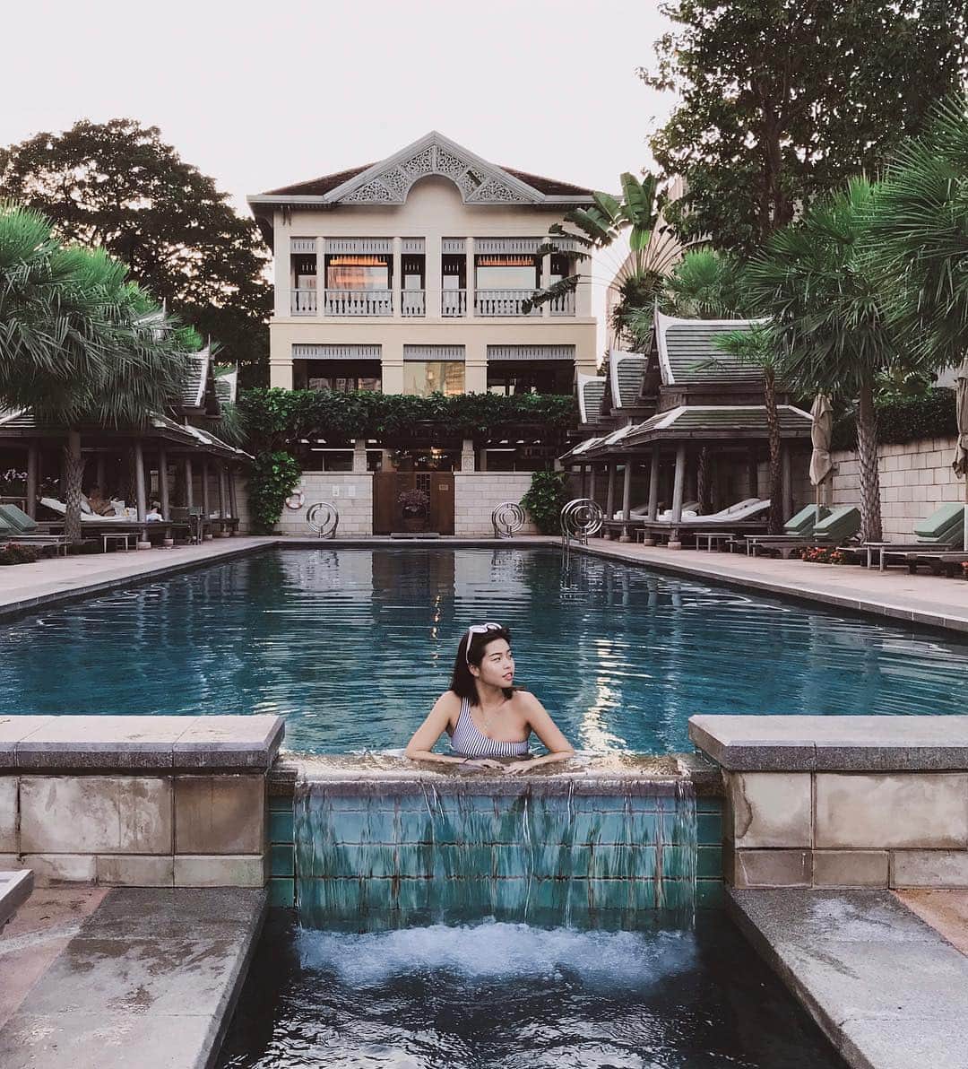 The Peninsula Hotelsさんのインスタグラム写真 - (The Peninsula HotelsInstagram)「Who else wouldn’t mind being poolside at @thepeninsulabangkok right about now? 📸 @chelsoms」3月23日 0時26分 - peninsulahotels