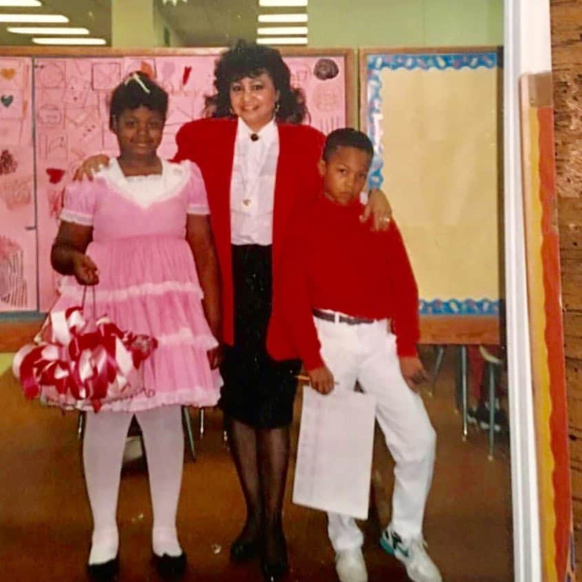 T.I.さんのインスタグラム写真 - (T.I.Instagram)「Another ancient photograph of “Lil Bad Ass Tip”... You know I stayed in some sh*t so the teacher kept me CLOSE,close!!!!😂 This was Grove Park 3rd grade... Mrs Blue’s class... #BeenPoppinSinceKindergarten」3月23日 0時26分 - tip