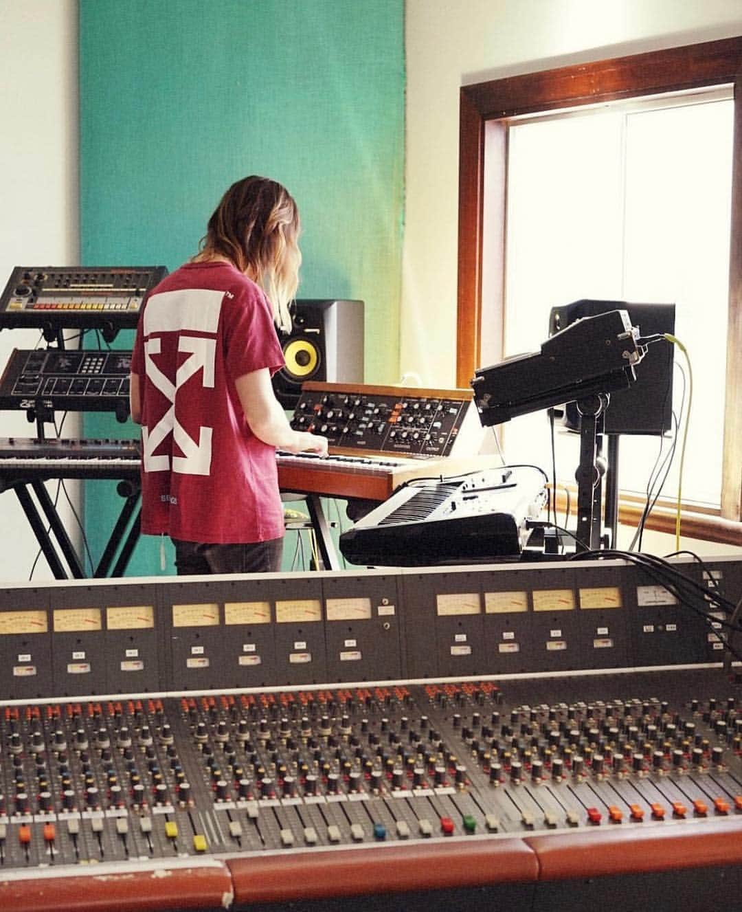 ASCAPさんのインスタグラム写真 - (ASCAPInstagram)「#Patience is 🔑 when you’re in the studio & crafting your sound 🎧 @tame__impala dropped a new tune today - Listen at the link in our bio #NewMusicFriday」3月23日 0時31分 - ascap