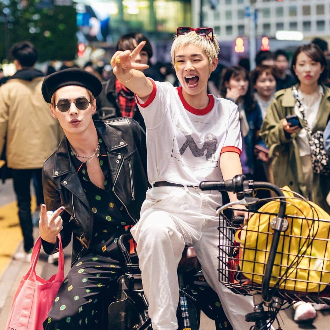 Vogue Runwayさんのインスタグラム写真 - (Vogue RunwayInstagram)「All love at Tokyo Fashion Week. See the latest street style coverage from the Fall 2019 shows via the link in our bio. Photographed by @tokyofashion」3月23日 0時31分 - voguerunway