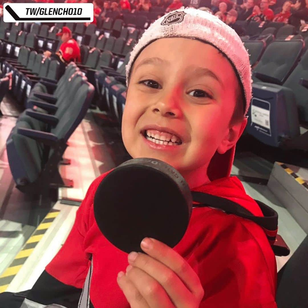 NHLさんのインスタグラム写真 - (NHLInstagram)「"He hasn't stopped smiling since!" Winning a floss-off with @bradytkachuk makes for a magical night. ❤️ (📷 TW/glencho10)」3月23日 0時35分 - nhl