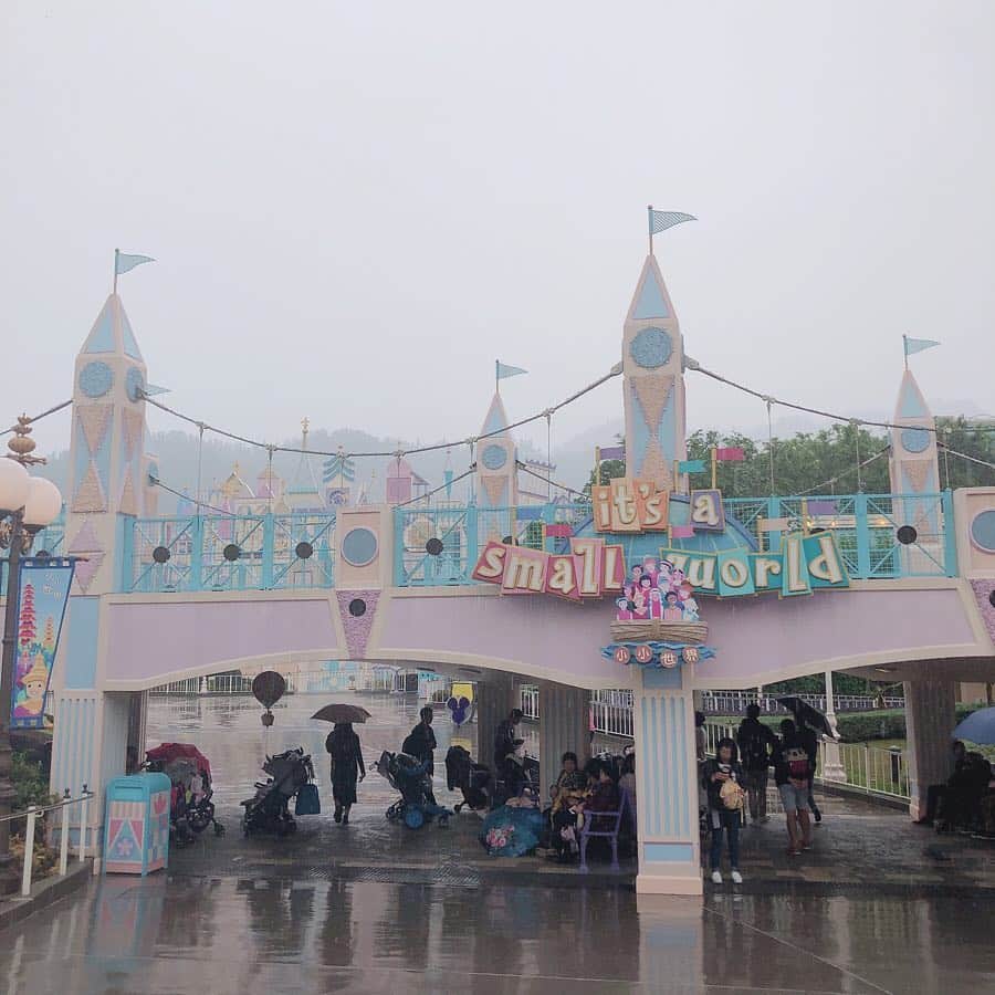 松川星さんのインスタグラム写真 - (松川星Instagram)「香港ディズニーは雨降って残念だったけど 濡れながら乗ったビックサンダーマウンテンがいっちばん楽しかったなあ🤤 行ったことある方いるかなあ、、？」3月23日 0時40分 - akarin__rin