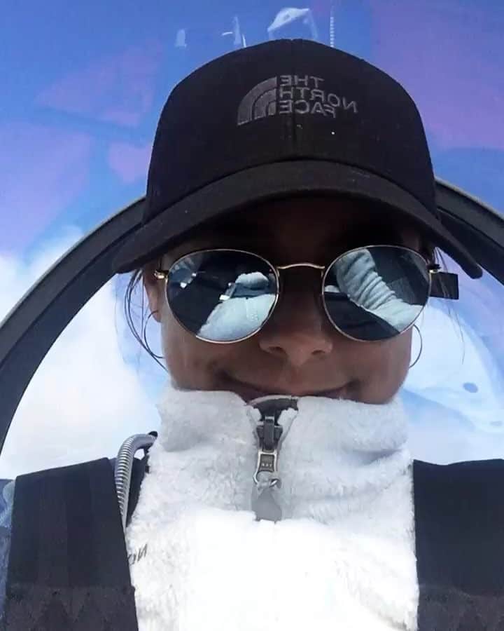 キャサリン・ライオンズのインスタグラム：「✈️」