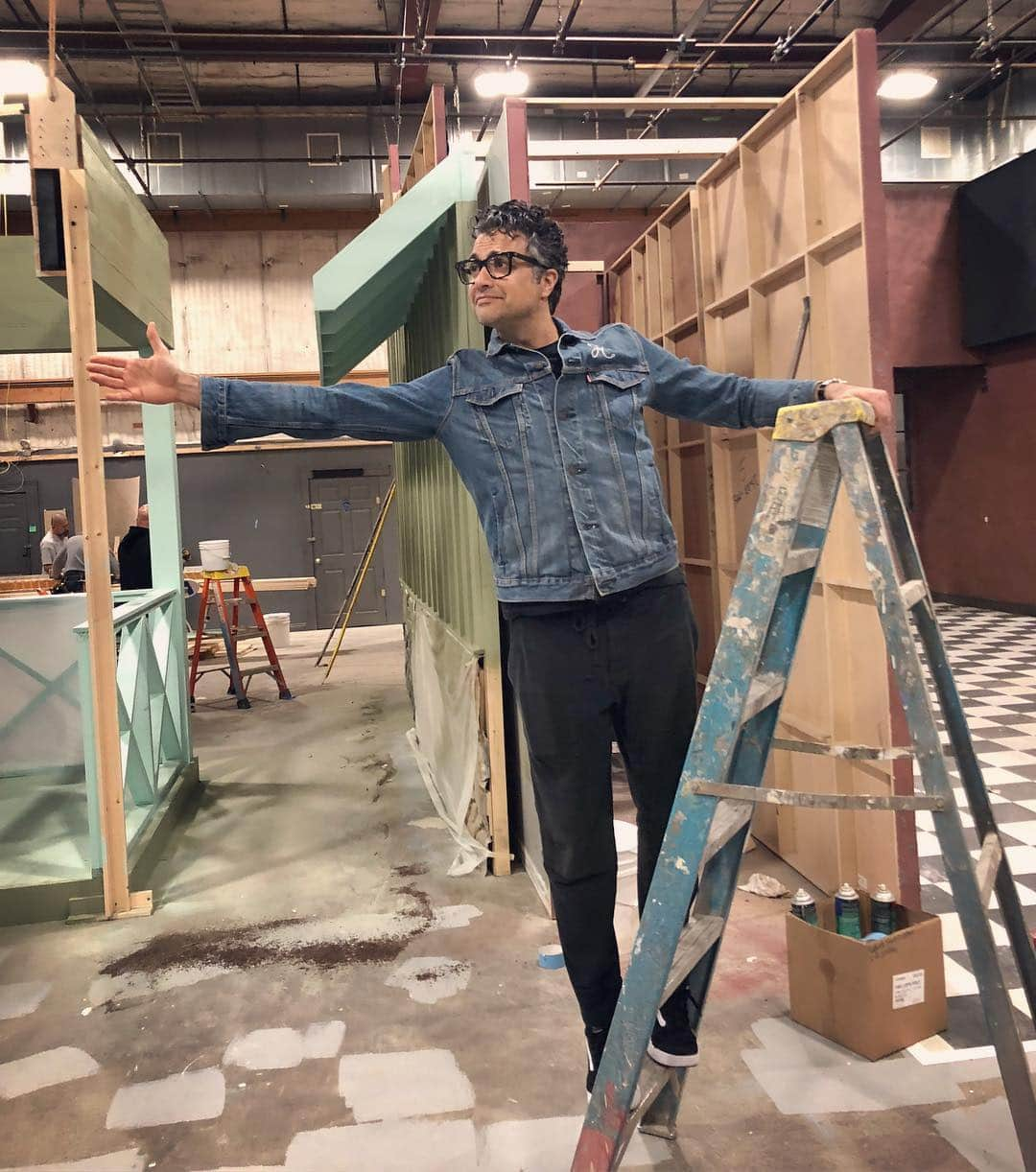 ハイメ・カミールさんのインスタグラム写真 - (ハイメ・カミールInstagram)「Welcome to @cbstv’s soundstage 19 were the #BROKE pilot will be filmed! I visited the construction of our set and it’s looking sweet! The excitement and gratitude of what’s to come is soooo overwhelming 🙏🏼☺️🥰🥳🕺🏽🎉🙌🏼🎬🎥 / Bienvenidos al estudio 19 de #CBS donde filmaremos el piloto de BROKE! Visité la construcción del set y se ve genial! El sentimiento de gratitud y emoción es abrumador #multicam #comedy #cbscomedy #liveaudience #cbs」3月23日 0時55分 - jaimecamil