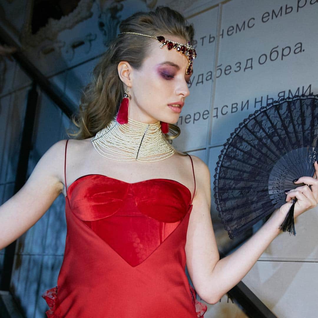 資生堂 さんのインスタグラム写真 - (資生堂 Instagram)「Tokyo Fashion Week  RIEKA INOUE GNU  @rieka_inoue_gnu  backstage hair and makeup by @shiseido_hma  #headmakeupartist by @chizurufuku  #headhairstylist by @junnakamura24  @shiseido  #visiblefeelsinvisible  #beautyreimagined  @shiseidopro_official  #shiseidoprofessional  #style #fashion #fashionphotographer  #fashionphoto #backstage  #backstagemakeup」3月23日 0時48分 - shiseido_hma