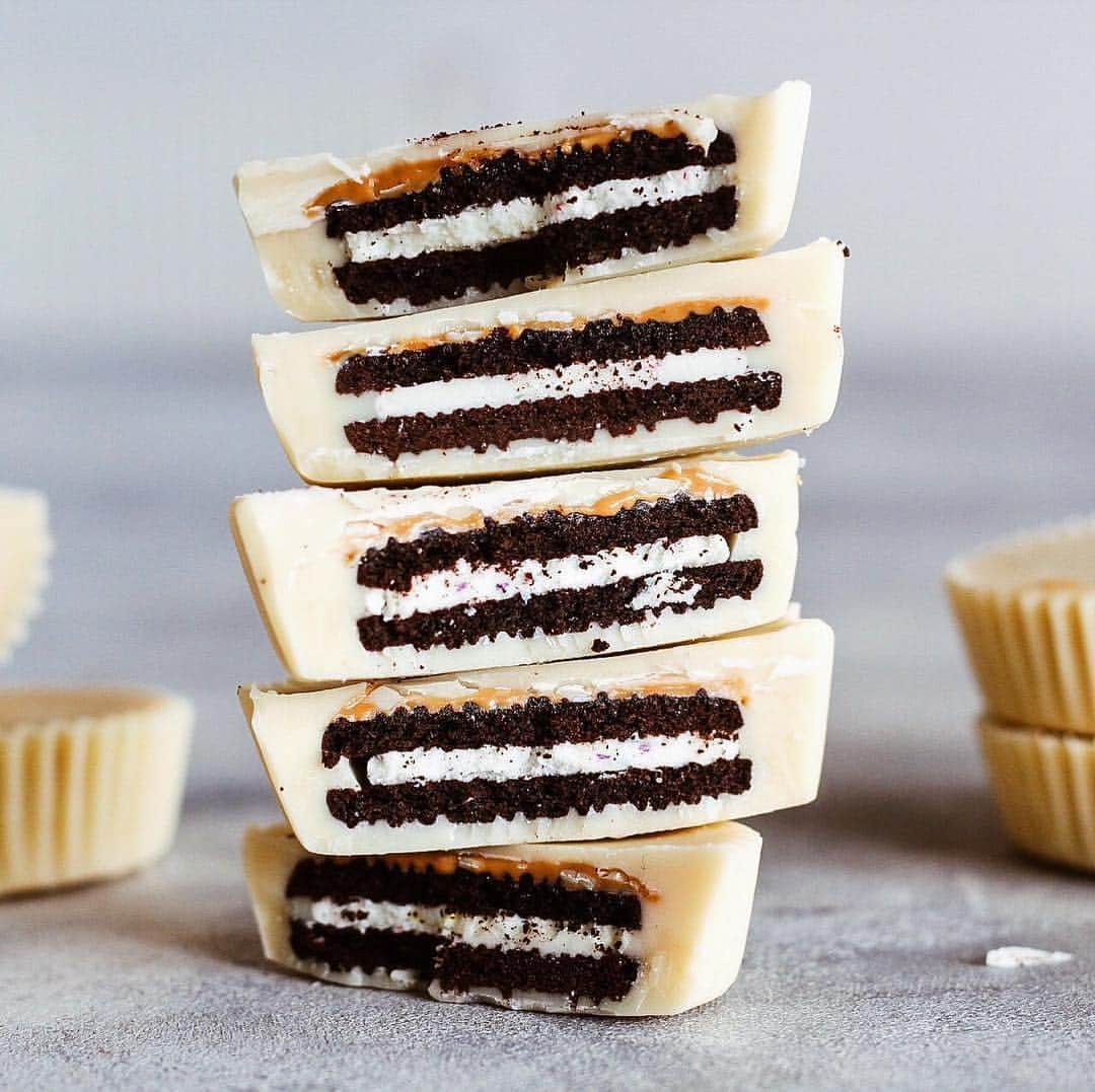 OREOさんのインスタグラム写真 - (OREOInstagram)「Stop what you're doing RIGHT NOW and look at these white chocolate OREO cookie peanut butter cups that @whatluceeats made. Tag us in your OREO baking creations — we'll share our faves!」3月23日 0時51分 - oreo