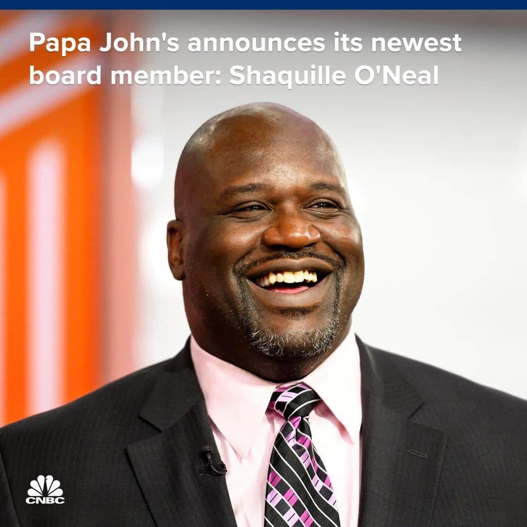 のインスタグラム：「Papa John's might’ve just scored a slam dunk. 🏀⁣ ⁣ Shaquille O’Neal will be Papa Johns newest board member. He will serve as the board’s first African American director as well, an investor in nine Papa John’s restaurants in Atlanta and the company’s new brand ambassador.⁣ ⁣ The former NBA superstar is no stranger to the restaurant investing business. He owns a Krispy Kreme Doughnuts franchise in Atlanta, a Las Vegas fried chicken restaurant called Big Chicken and a Los Angeles fine dining restaurant called Shaquille's.⁣ ⁣ Papa John's has seen its North American sales tank after a series of scandals involving its founder John Schnatter, including his use of a racial slur on a conference call. Last year, it spent $5.8 million on reimaging costs, which included removing Schnatter's image from its marketing materials and pizza boxes.⁣ ⁣ Shares of the company rose more than 5% in morning trading Friday. The stock, which has a market value of $1.55 billion, is down 13.4% over the last year.⁣ ⁣ You can read more, at the link in bio.⁣ ⁣ *⁣ *⁣ *⁣ *⁣ *⁣ *⁣ *⁣ *⁣ ⁣ #Shaq #PapaJohns #Pizza #Restaurants #Shares #Trading #Restaurants #Food #Beverage #Atlanta #Money #Invest #Investing #Business #BusinessNews #CNBC」