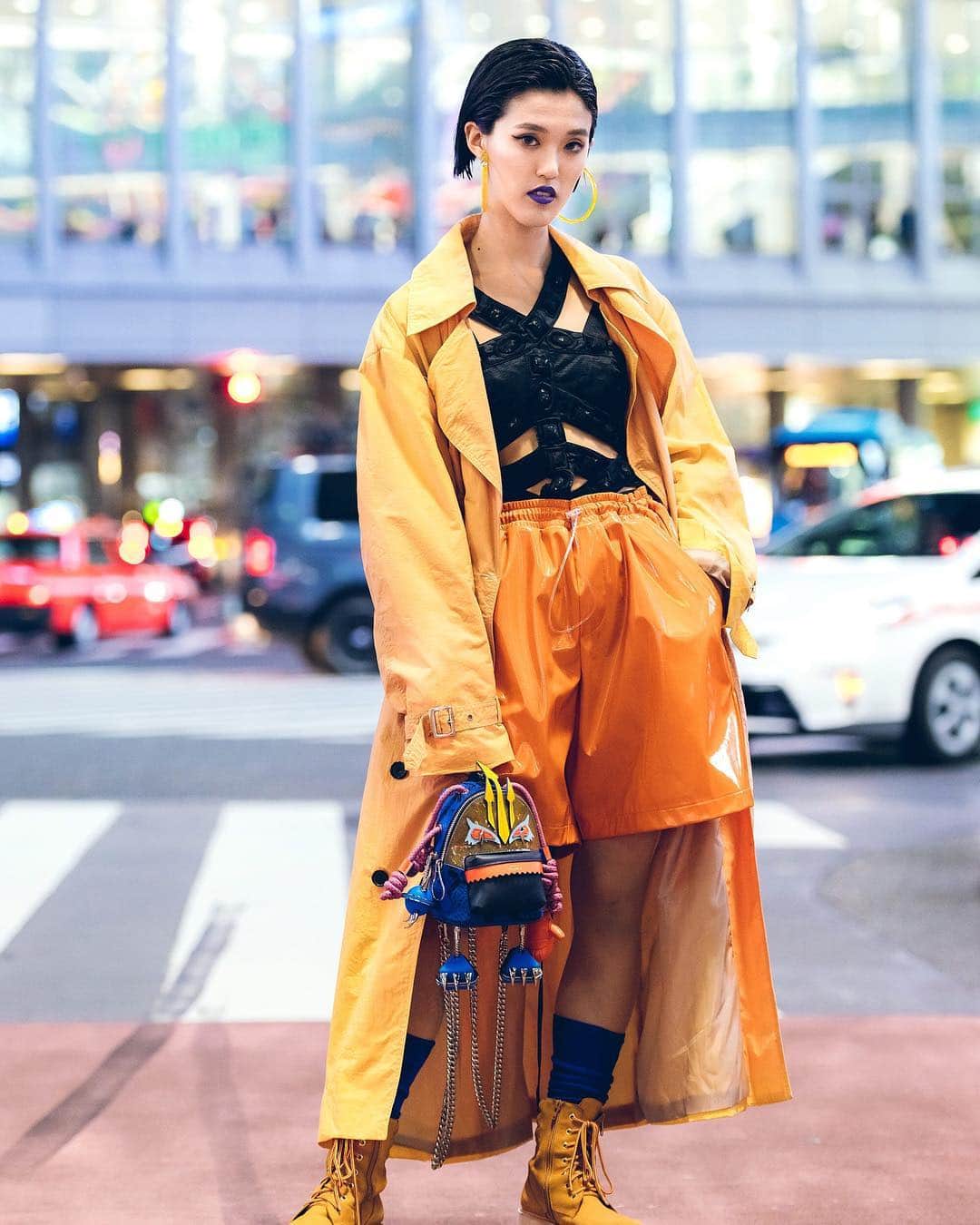 Vogue Runwayさんのインスタグラム写真 - (Vogue RunwayInstagram)「Photographer Kira is on the ground at Tokyo Fashion Week shooting the best street style looks in between Fall 2019 shows. See the latest coverage at the link in our bio. Photographed by @tokyofashion」3月23日 1時11分 - voguerunway