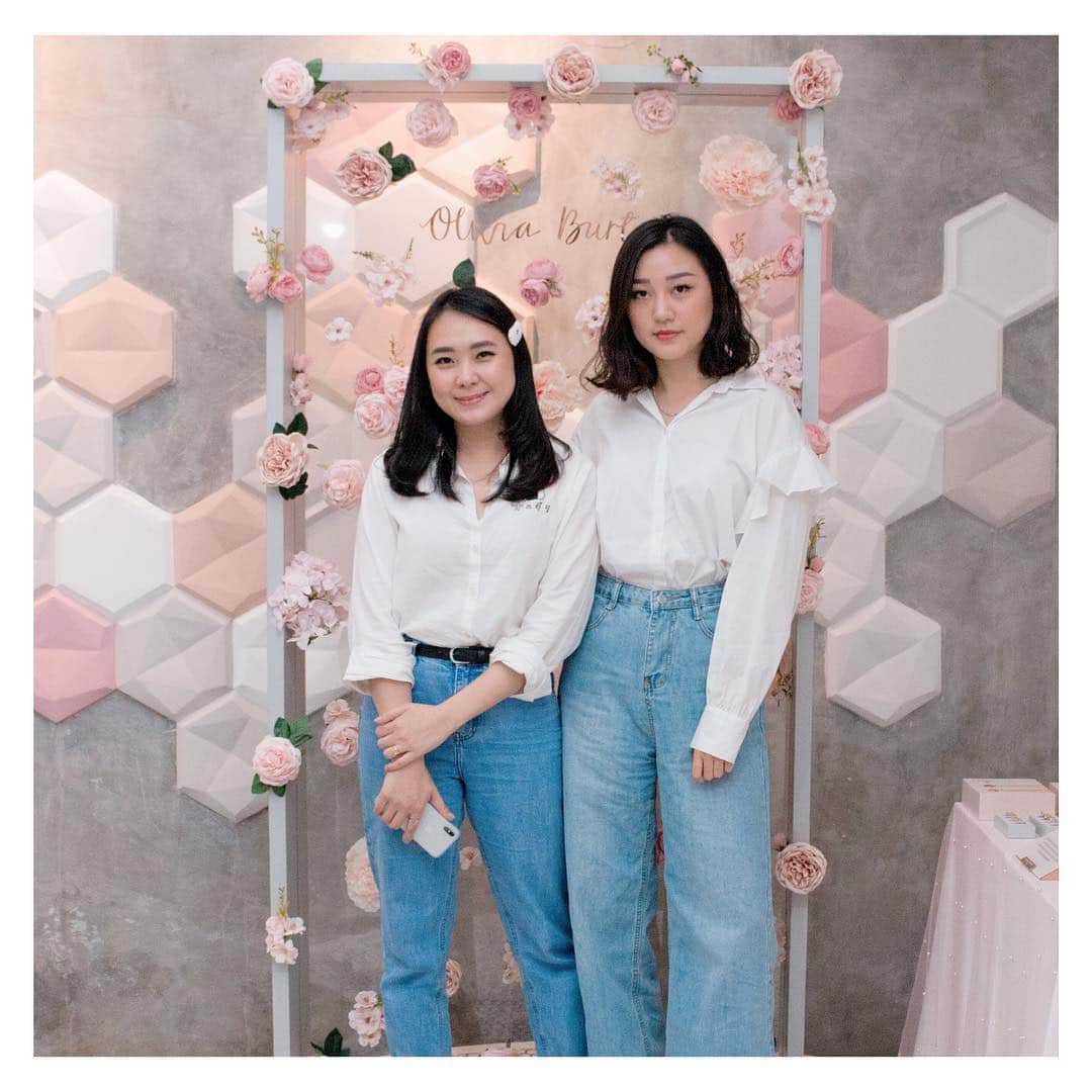 Olivia Burtonさんのインスタグラム写真 - (Olivia BurtonInstagram)「Make time for yourself ⏱💕 To celebrate the importance of self love (and our latest collections), we hosted a pampering event in Indonesia! 💅🏻 Our guests were encouraged to take some time out for themselves and enjoy a mani with some super sweet nail art! Will you be making time for ‘you’ this weekend? ✨  #OliviaBurtonIndonesia #MyOliviaBurton #SelfLove」3月23日 1時14分 - oliviaburtonlondon