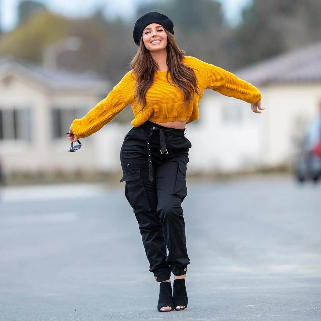 メリッサ・モリナロさんのインスタグラム写真 - (メリッサ・モリナロInstagram)「Happy Friday! Fit by @fashionnova」3月23日 1時14分 - melissamolinaro