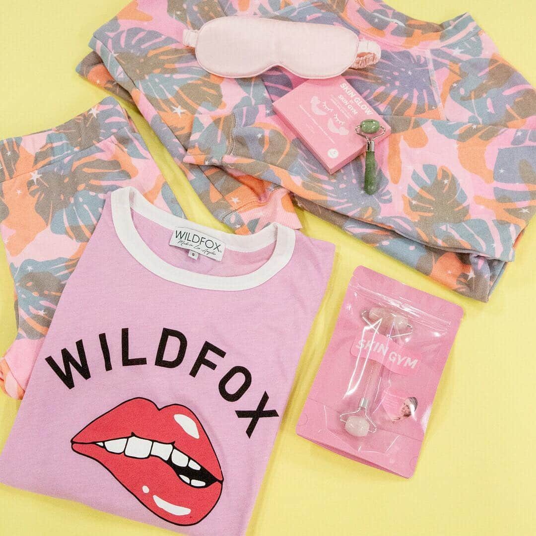 ワイルドフォックスクチュールさんのインスタグラム写真 - (ワイルドフォックスクチュールInstagram)「⭐️Wildfox x SkinGym GNI Giveaway! ⭐️ We’ve teamed up with the babes @skingymco to give you everything needed for the ultimate GNI.  Meaning, you’ll win everything in this photo PLUS a $200 Wildfox giftcard redeemable at www.wildfox.com !  Here’s how you can win: ⚡️You must follow @skingymco & @wildfoxcouture (we will be checking 😉) ⚡️Like this post ⚡️Tag 2 friends in the comments below ⚡️Head to @skingymco & repeat for another chance to win!  One lucky winner will be announced on this post 3/29!  Full rules available on wildfox.com ⠀⠀⠀⠀⠀⠀⠀⠀⠀ #wildfox #gni #giveaway」3月23日 1時16分 - wildfoxcouture