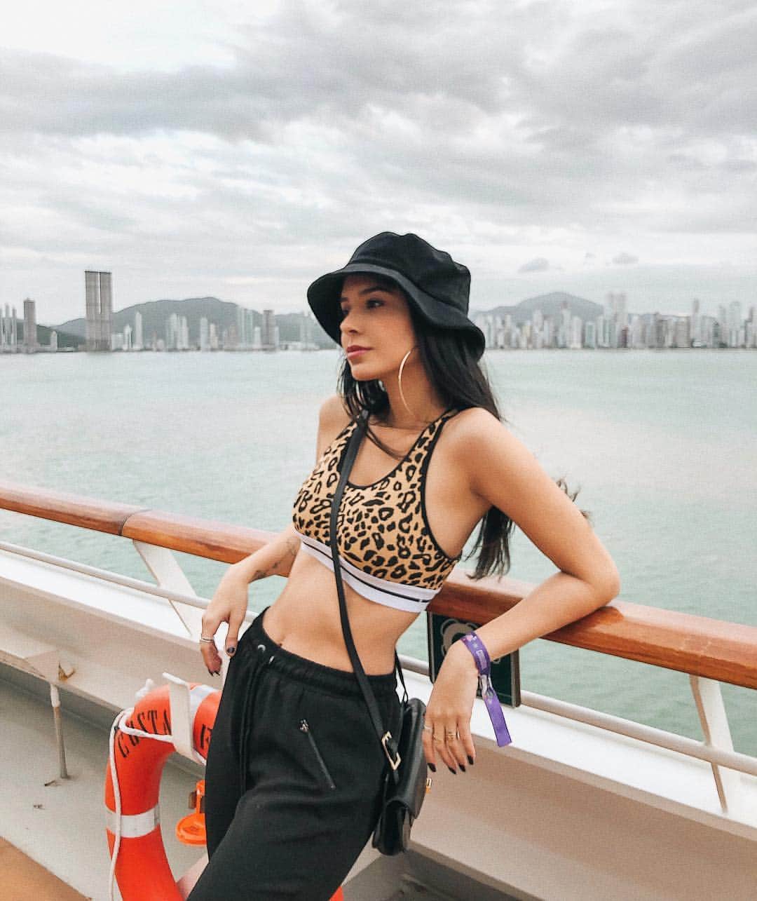 Gabriela Salesのインスタグラム：「Esse mar não tá pra peixe #trendalertrm」