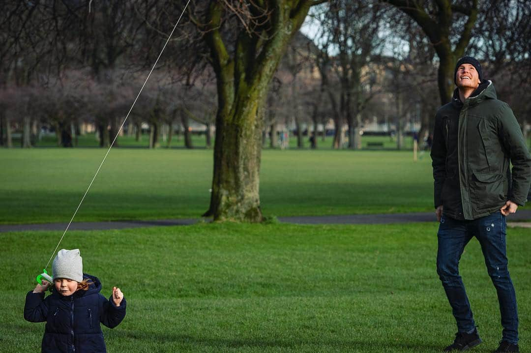 アダム・ボグダンさんのインスタグラム写真 - (アダム・ボグダンInstagram)「Day off in the park🌳 #edinburgh #meadows #familytime #ggtth #edinburghcity #fridaymood #hibernian」3月23日 1時31分 - bogdanadamofficial