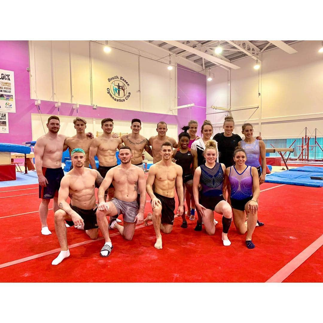 エリー・ブラックさんのインスタグラム写真 - (エリー・ブラックInstagram)「Gymnastics legends, olympians, world medalists and @superstarsofgymnastics ! We are one team. Tomorrow let’s have some fun 🤸🏼‍♂️💃🏼 Hope to see you all there 🤘🏻#superstarsofgymnastics #gymnasticsisfun」3月23日 1時50分 - ellieblack_