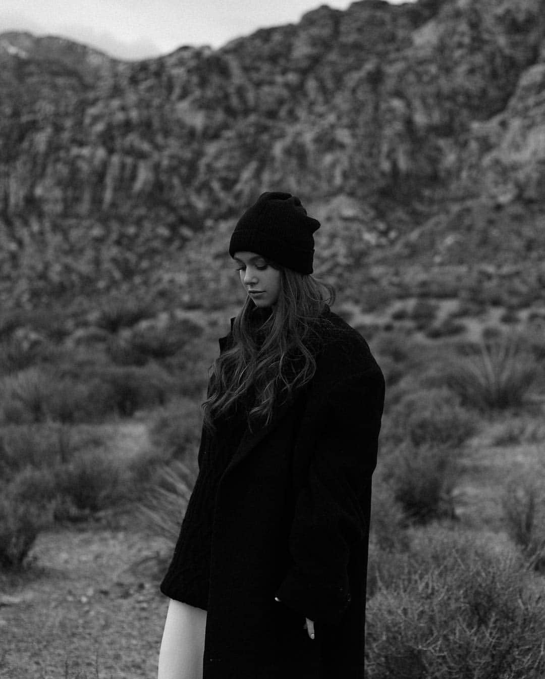 リアンナ・デッカーさんのインスタグラム写真 - (リアンナ・デッカーInstagram)「Desert adventures 🖤 #photographer @bartlomiejkurela」3月23日 1時54分 - leannadecker_