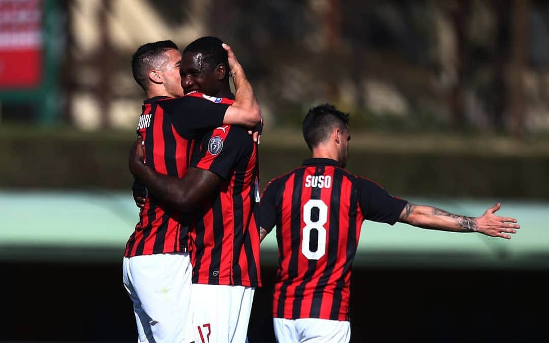 ACミランさんのインスタグラム写真 - (ACミランInstagram)「The practice match against Chiasso ends 2-0, goals courtesy of Mauri and Suso in the first half 📸 A Milanello finisce 2-0 la partitella di allenamento contro il Chiasso: a segno Mauri e Suso nel primo tempo ⚽⚽」3月23日 1時54分 - acmilan