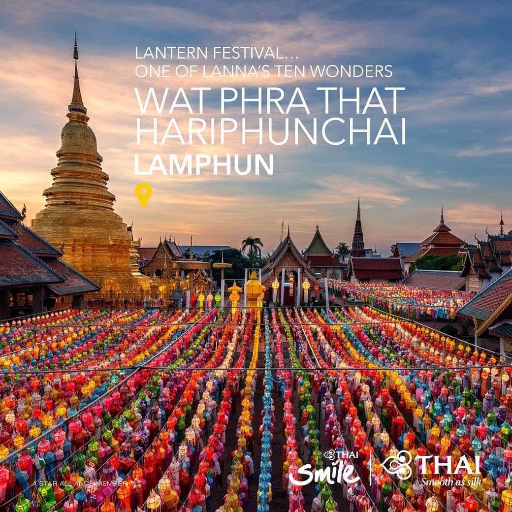 のインスタグラム：「Look skywards at Lamphun’s Lantern Festival at Wat Phra That Hariphunchai, the home of Lanna’s traditions, when the sky is filled with thousands of colourful lanterns floating upwards. . Explore with your senses. Embrace Northern Thailand. Fly smooth as silk with THAI. . #ThaiAirways #Lamphun #LanternFestival #NorthernThailand #Lanna #WatPhraThatHariphunchai」